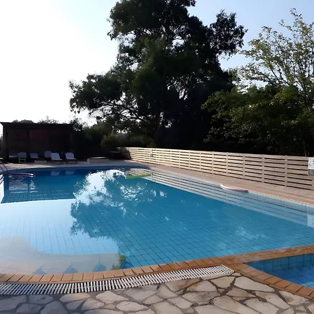 Kitchenette Pool 1 3*