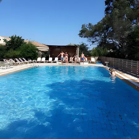 Kitchenette Pool 1 Guest house Gouvia